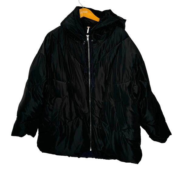 Free People Jackets & Blazers - Free People puffer jacket black